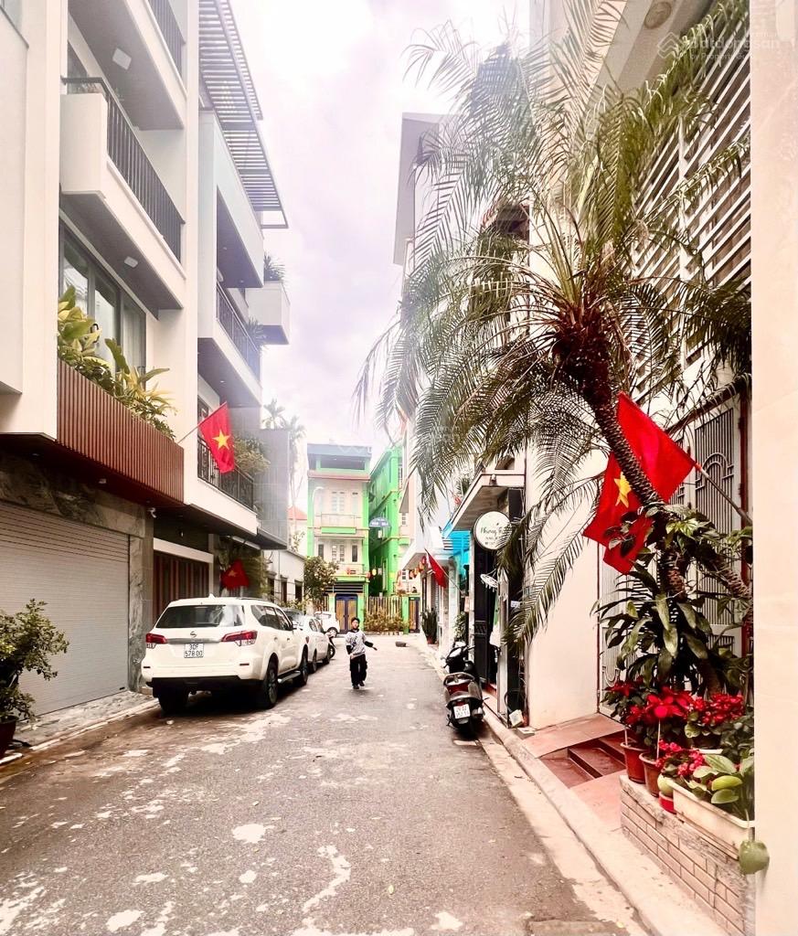 BÁN NHÀ PHÂN LÔ KHU HỒNG TIẾN LONG BIÊN
DÂN XÂY CHẮC VỀ Ở NGAY GIÁ 20 TỶ BÁN NHÀ PHÂN LÔ KHU HỒNG TIẾN LONG BIÊN
DÂN XÂY CHẮC VỀ Ở NGAY GIÁ 20 TỶ