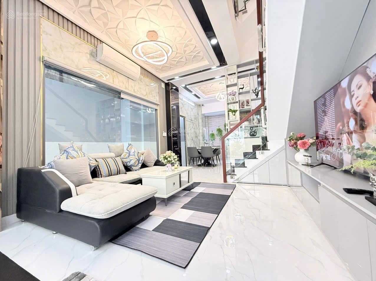 BÁN NHÀ 1 TRỆT 3 LẦU, XE HƠI ĐẬU TRONG NHÀ, DT 5,6m X 13,5m BÁN NHÀ 1 TRỆT 3 LẦU, XE HƠI ĐẬU TRONG NHÀ, DT 5,6m X 13,5m