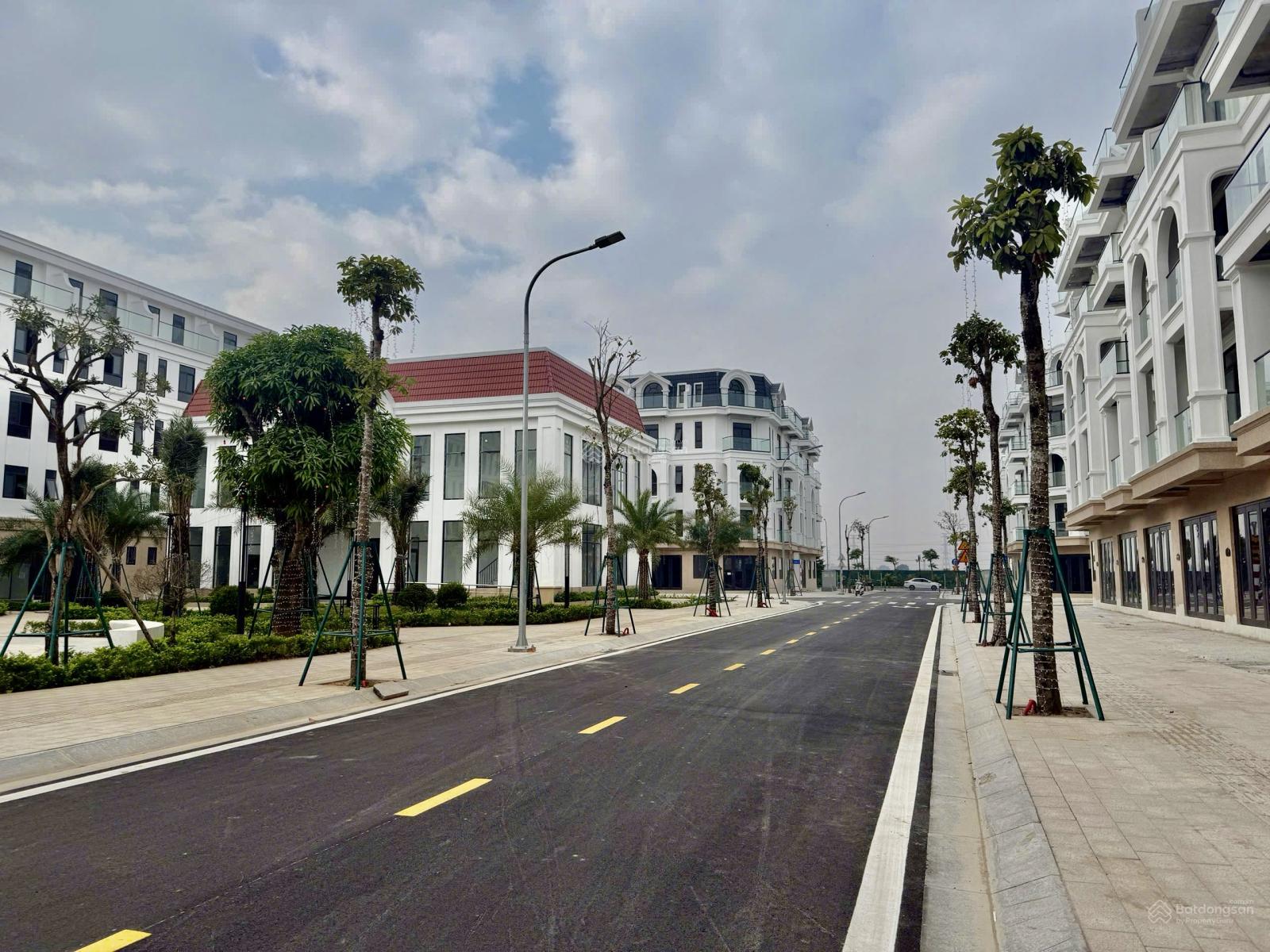 Chính Chủ Cần Bán Gấp Căn OM15-09 mặt đường lý tử tấn đường 33m hai làn xe Giá 22.5 tỷ 0966 361 ***