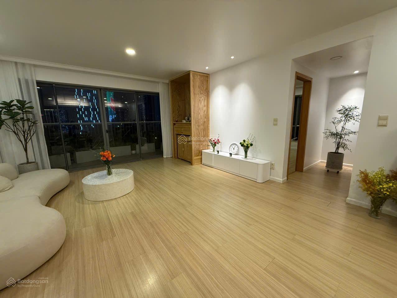 Tôi cần bán căn 4pn 162m2 tòa Green 93 Láng hạ, sổ lâu dài,Tầng 12 ,giá 22 tỷ.lh 0977 632 ***