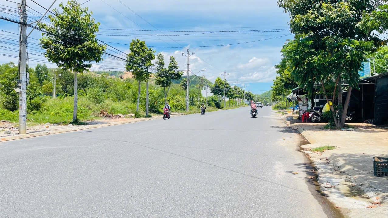 Bán lô đất mặt tiền đường Phong Châu TĐC Đất Lành 70m2 giá 4,55 tỷ