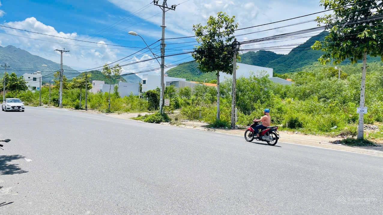 Bán lô đất mặt tiền đường Phong Châu TĐC Đất Lành 70m2 giá 4,55 tỷ