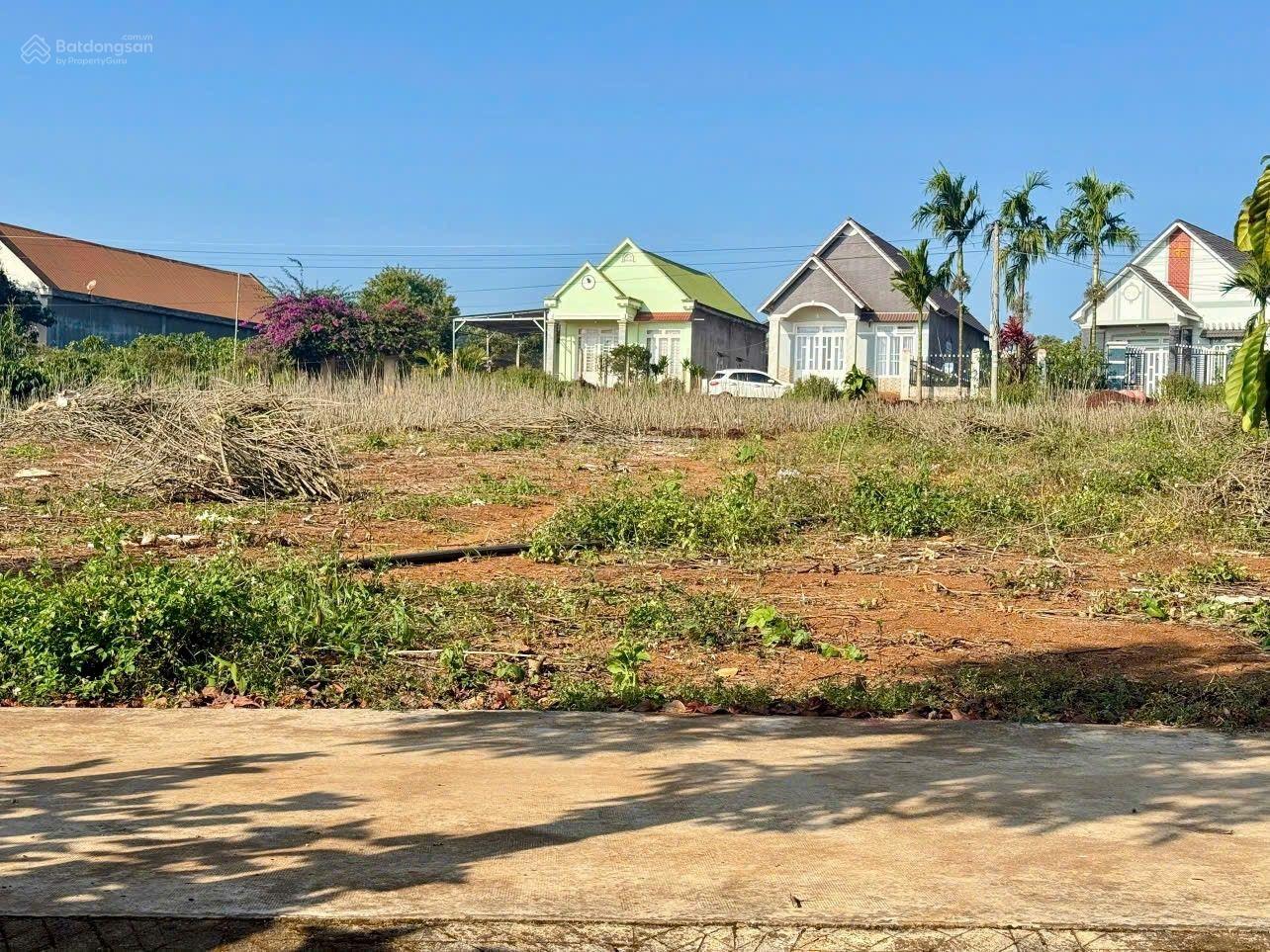 Nam Ban- Lâm Hà dt 160m2 mặt tiền bê tông 6.5m kdc đông giáp Đà Lạt 10km chỉ 699tt Nam Ban- Lâm Hà dt 160m2 mặt tiền bê tông 6.5m kdc đông giáp Đà Lạt 10km chỉ 699tt