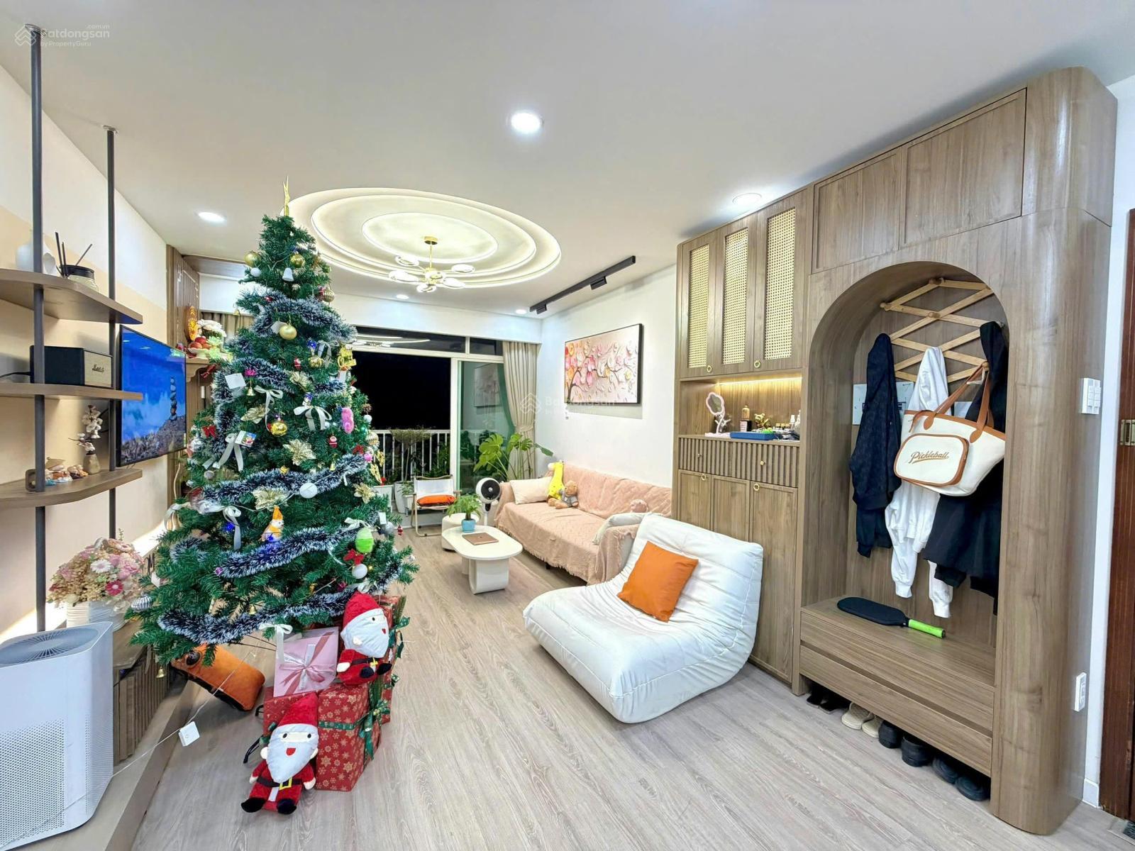 Bán căn hộ Hoàng Anh 3 NewSàiGòn gần trường ĐH Rmit & Tôn Đức Thắng. DT 121m2, 3PN - 2WC. Giá 5.3tỷ