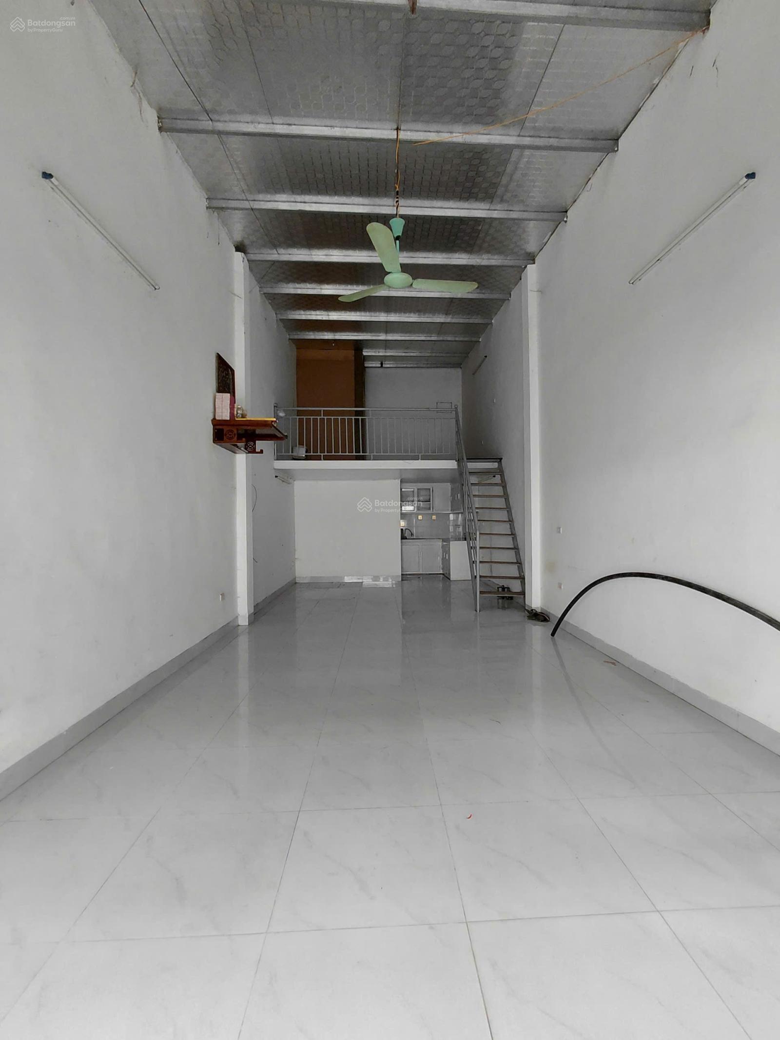 Bán nhà cấp 4. Thổ cư. MT kinh doanh. La tinh. Đông la. Hoài Đức cũ. Gần đường vành đai 4.