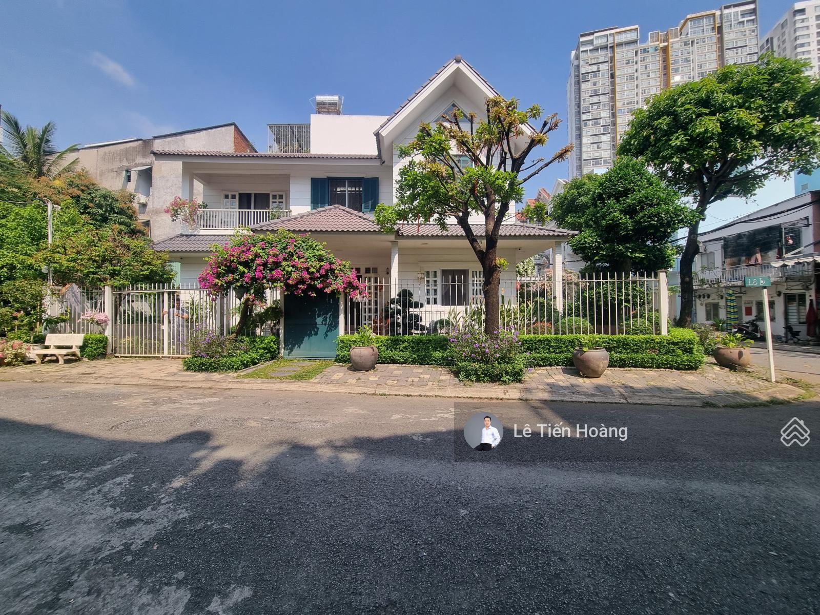 BÁN biệt thự 252 Phường Phú Thuận Quận 7 2 mặt tiền view công viên siêu đẹp