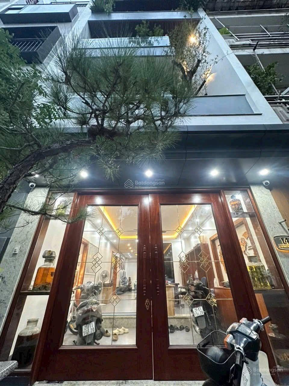 Bán nhà phố Văn Cao - 65m2 nhà 5 tầng thang máy - 10m ra đường ô tô tránh - hai thoáng - sát hồ tây