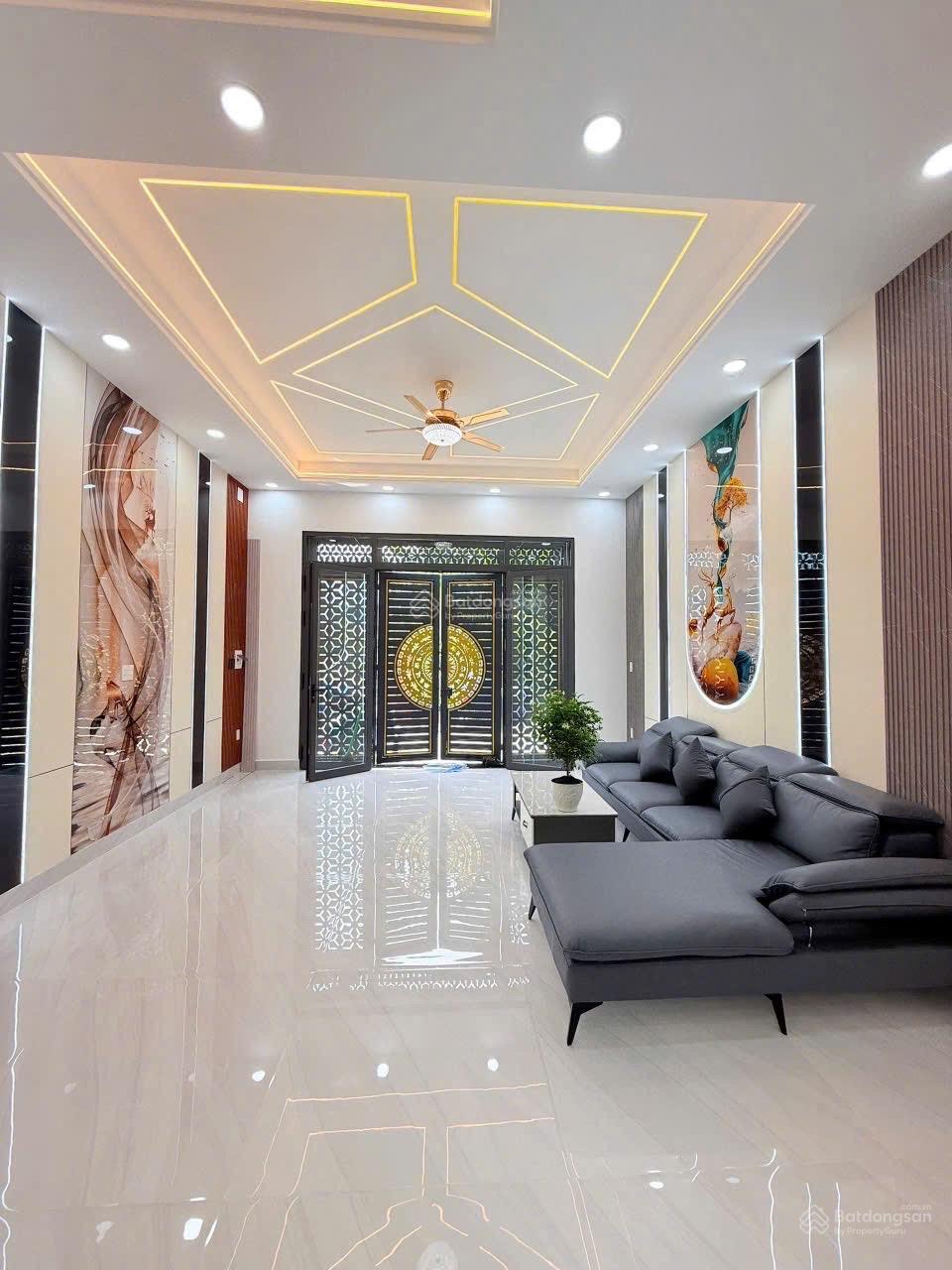 Bán nhà căn góc đường 20m và 16m có lề 4m DT: 7x20m đường CN1, 32 tỷ, 133m2, 5PN, 5WC, phá