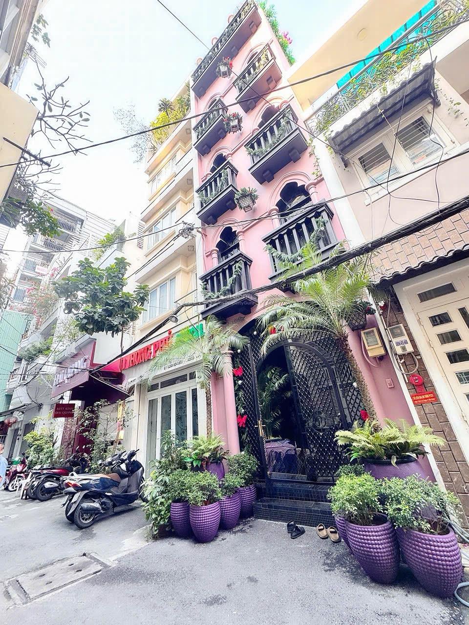 Bán ks đ.Lý Tự Trọng,Q.1-dòng tiền khủng 200tr/th- xe hơi đậu cửa chỉ 30m ra mt-ngay chợ Bến Thành