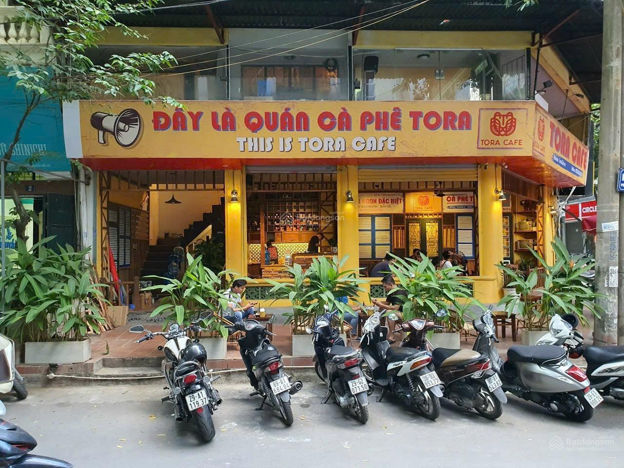 Cho thuê nhà mặt phố Lê Phụng Hiểu, mặt tiền lớn 15m đẹp nhất phố, nhà sạch sẽ, xe đỗ để thoải mái