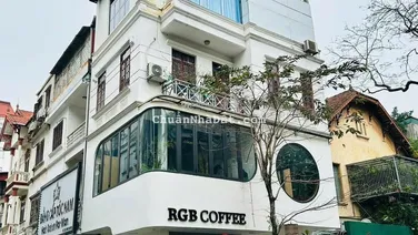 Cho thuê nhà mặt phố Khúc Thừa Dụ, mặt tiền rộng 8m lô góc, nhà đẹp sạch sẽ, xe cộ để thoải mái