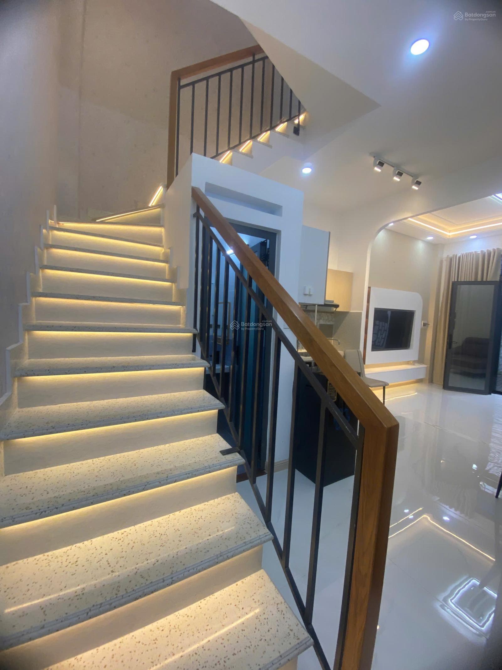 Nhà mới 688 Quang Trung F11 GV. 4.5x95 Trệt 2 lầu mái đút.