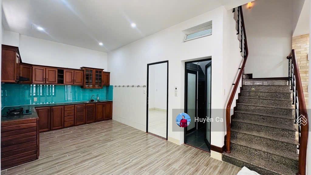 Nhà 2 mặt kiệt 3 tầng ngay phố du lịch, gần biển Mỹ Khê cần bán Gấp