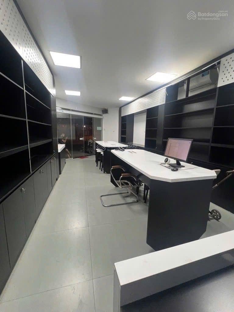 Tôi cần bán nhà mặt phố Miếu Đầm, 6tầng thang máy full nội thất.