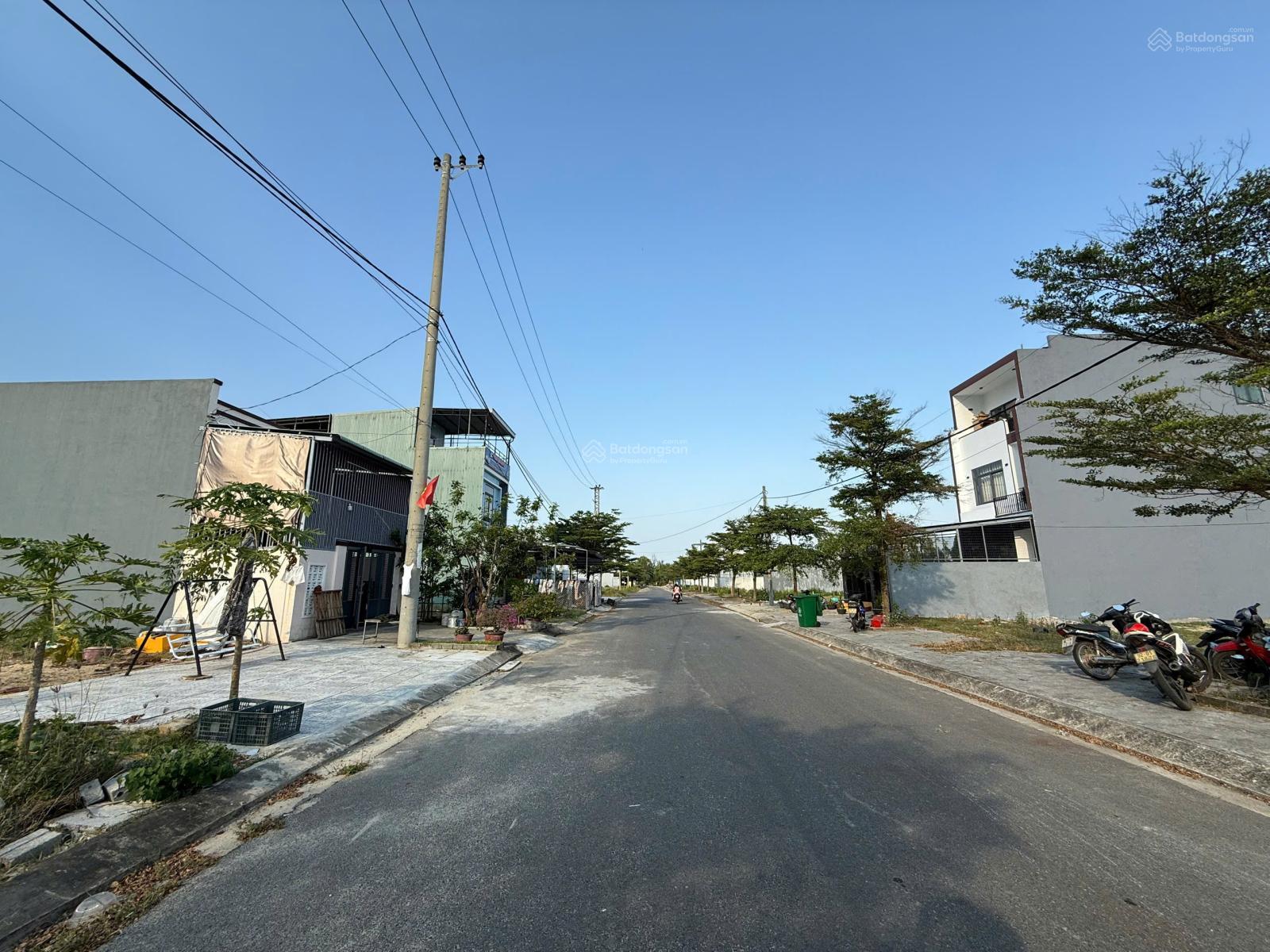 Cần tiền bán lô đất 122,5m2 đường 17m5, Sát Đại Học FPT Đà Nẵng, Giá 3,73 tỷ (Sổ Hồng)