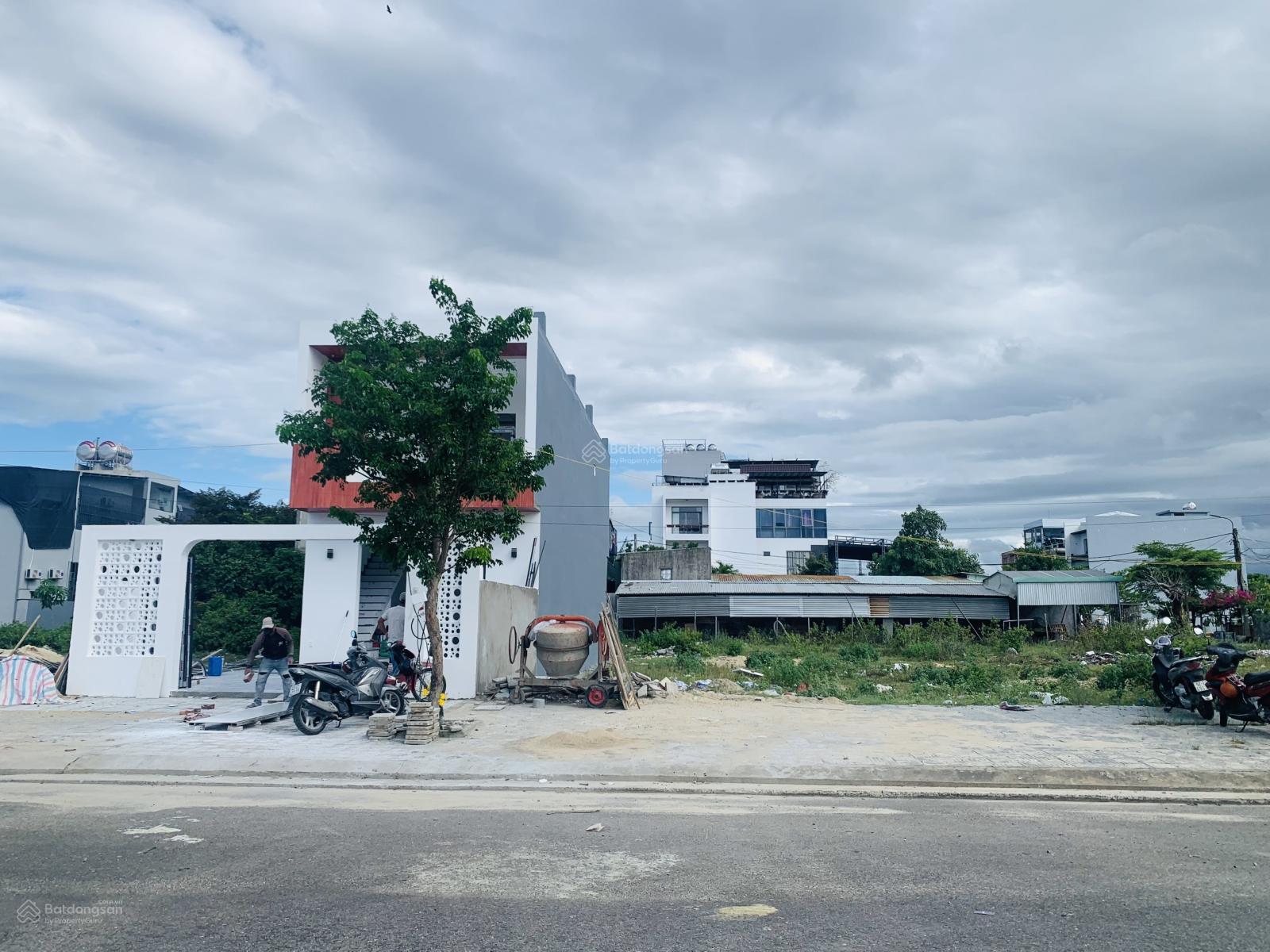 Cần tiền bán lô đất 122,5m2 đường 17m5, Sát Đại Học FPT Đà Nẵng, Giá 3,73 tỷ (Sổ Hồng)