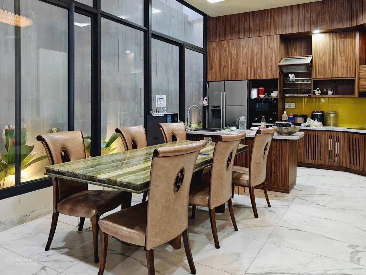 Bán nhà đẹp có sân vườn, thiết kế hiện đại 4 tầng ngay TTTP - gần biển- có thang máy giá chỉ 33tỉ