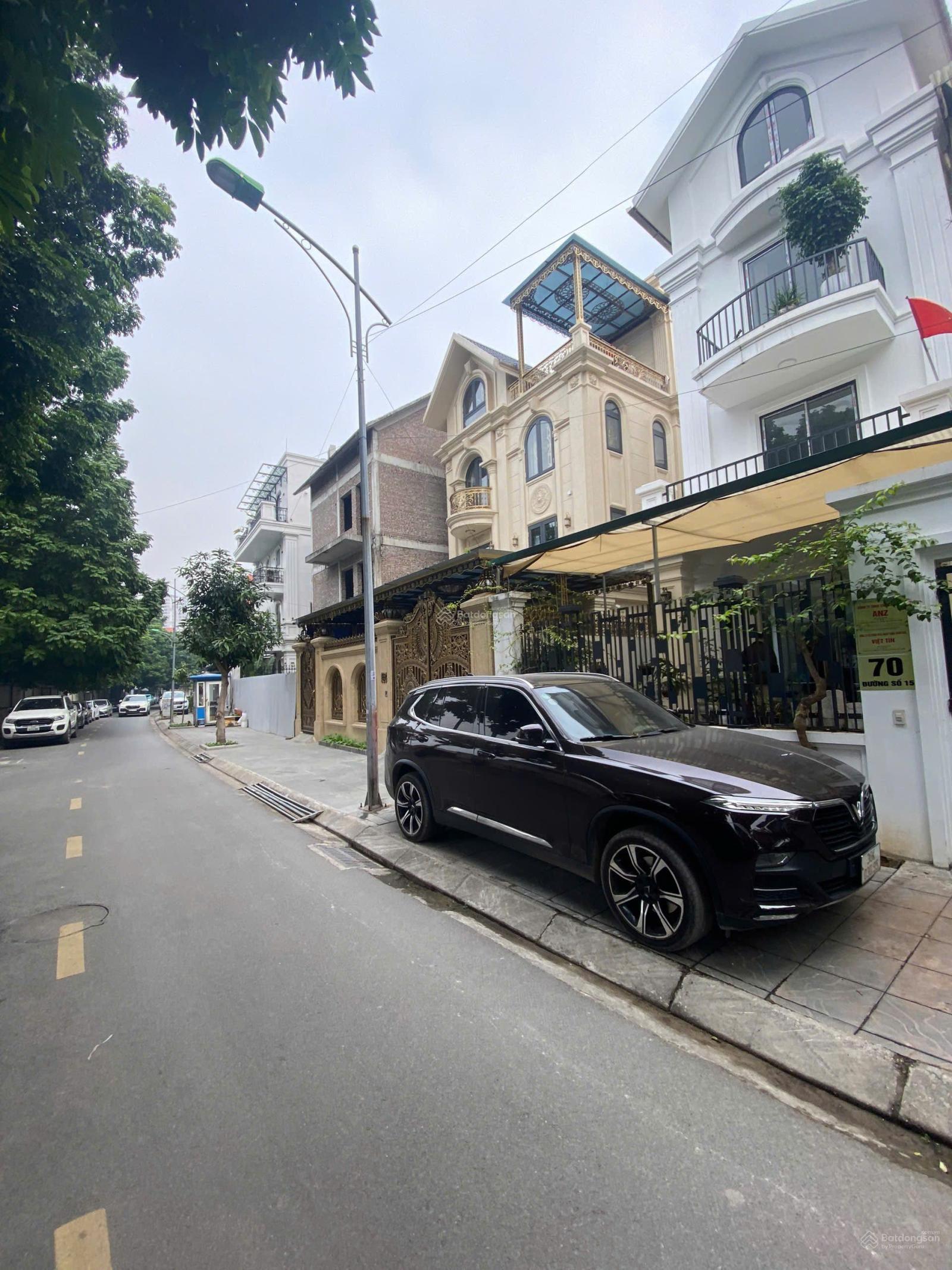 Cho thuê nhà TP Giao Lưu DT 240m, X, 4 tầng, Mat Tiền 12m, T1 thông sàn, trên chia 2 phòng điều hòa Cho thuê nhà TP Giao Lưu DT 240m, X, 4 tầng, Mat Tiền 12m, T1 thông sàn, trên chia 2 phòng điều hòa