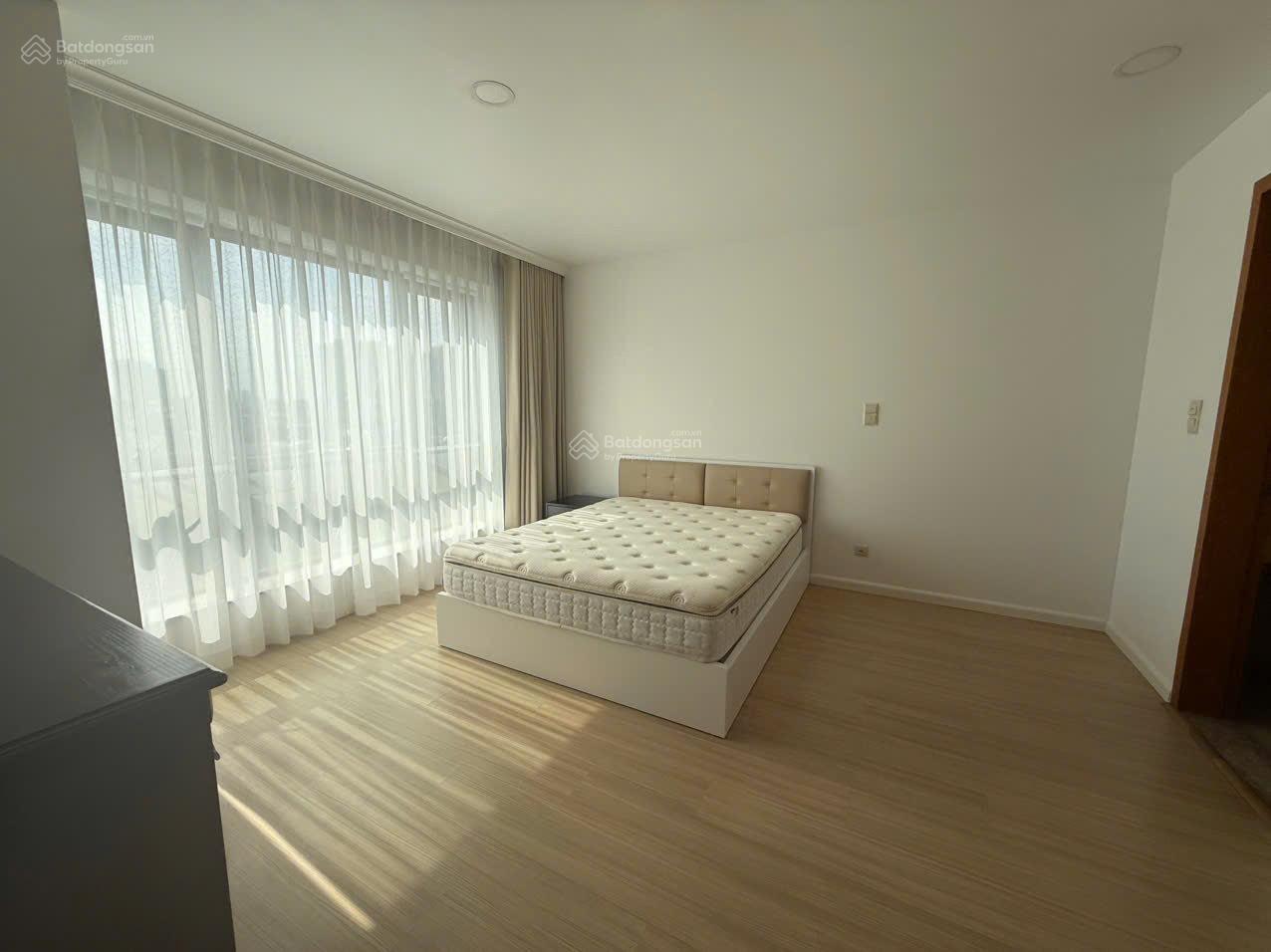 Chính chủ cần bán căn góc 4pn 162m ,Sổ lâu dài, Giá 22 tỷ.lh 0977 632 ***