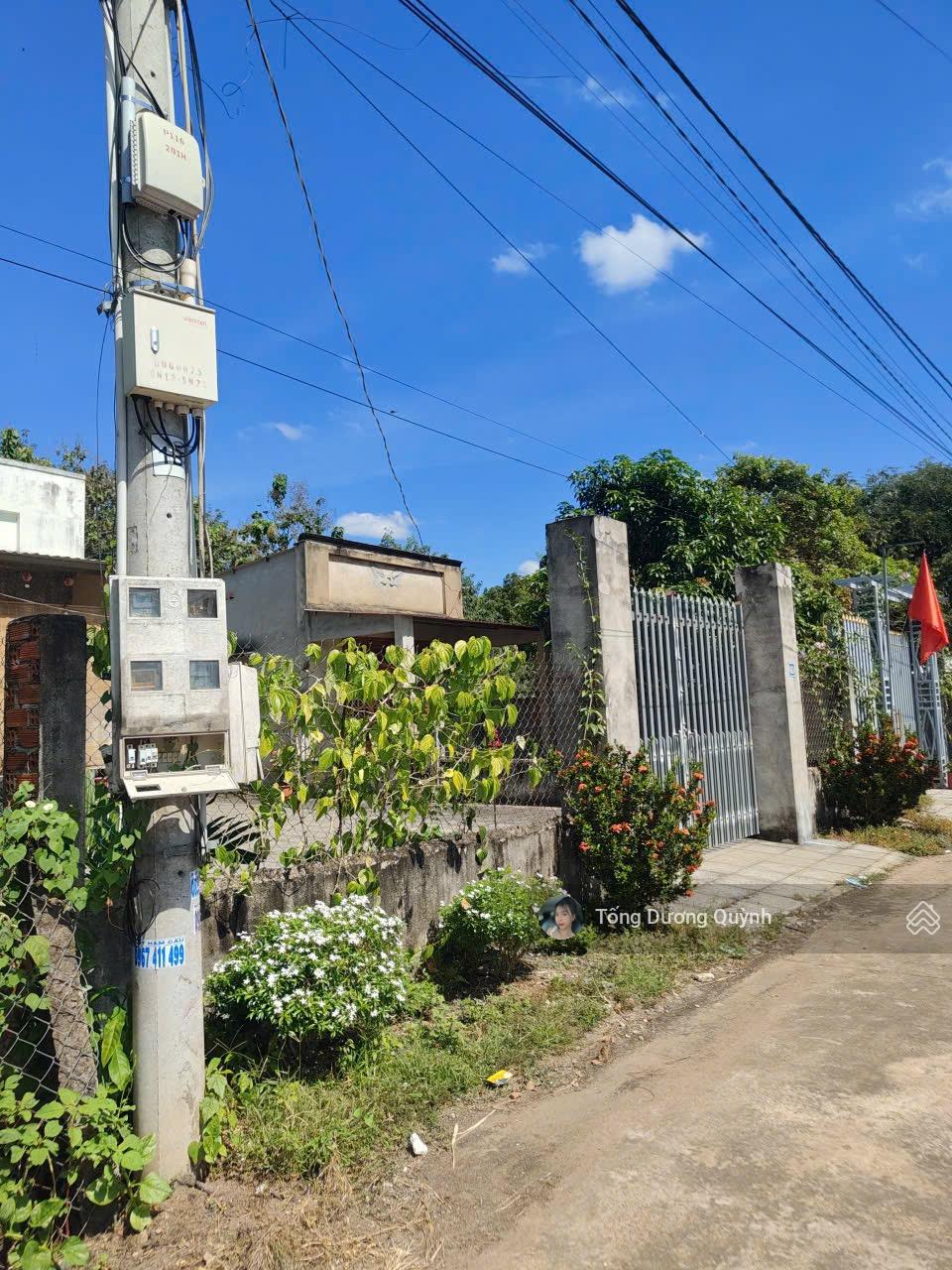 Chính chủ bán nhanh miếng đất nằm ngay trung tâm ngang 6m Sổ Hồng Riêng - Giá 650tr bao hết Chính chủ bán nhanh miếng đất nằm ngay trung tâm ngang 6m Sổ Hồng Riêng - Giá 650tr bao hết