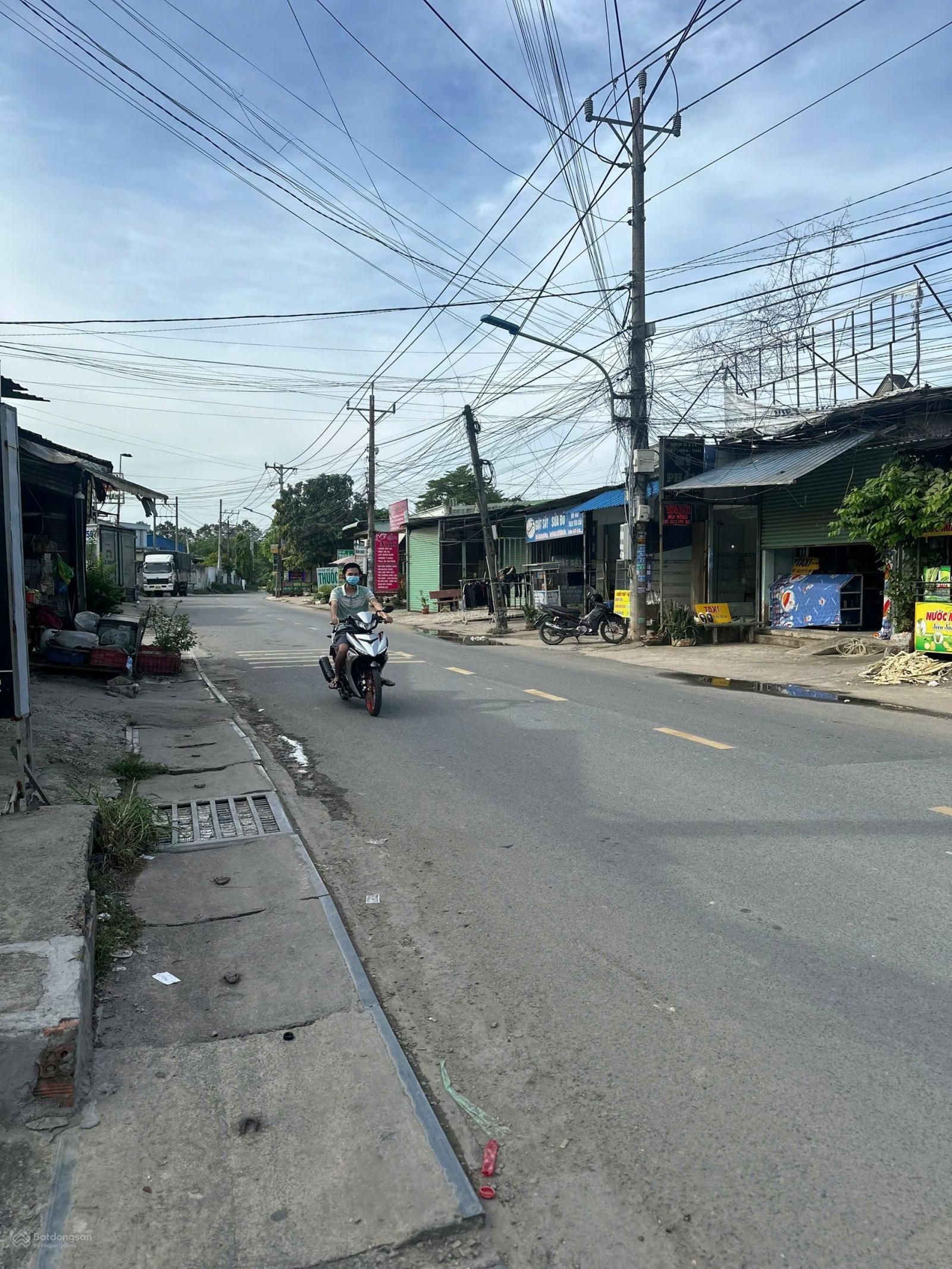 Chủ gửi bán gấp cặp trọ khánh bình tân uyên. Trước có nhà. và gồm 37phòng và 2 ky ốt Thu nhập 50t