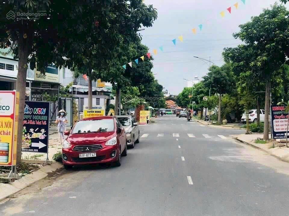 Lô góc 2 mặt tiền trục đường 16m KDC Nam Khang, 133m2 giá 8.65 tỷ Lô góc 2 mặt tiền trục đường 16m KDC Nam Khang, 133m2 giá 8.65 tỷ