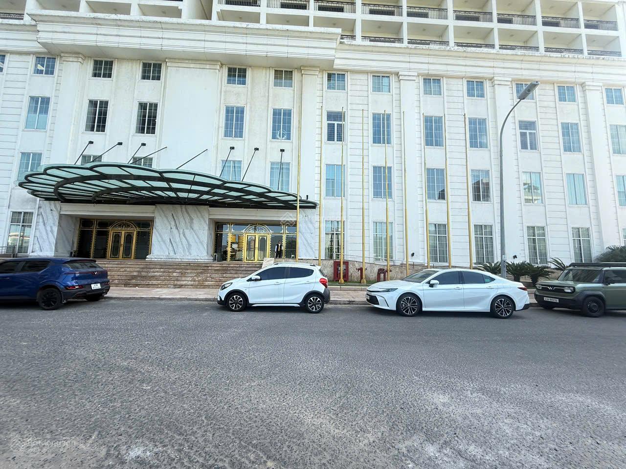 Bán Đất Biệt thự Tầng Mặt Tiền Trần Sâm Khu Sea Áp Góc Rất Đẹp. Giá 13ty5 Thương Lượng