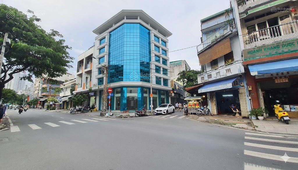 Căn Góc ngay Nguyễn Chí Thanh, 65 tỷ, 400m2, 4PN, 4WC, giá cực chất