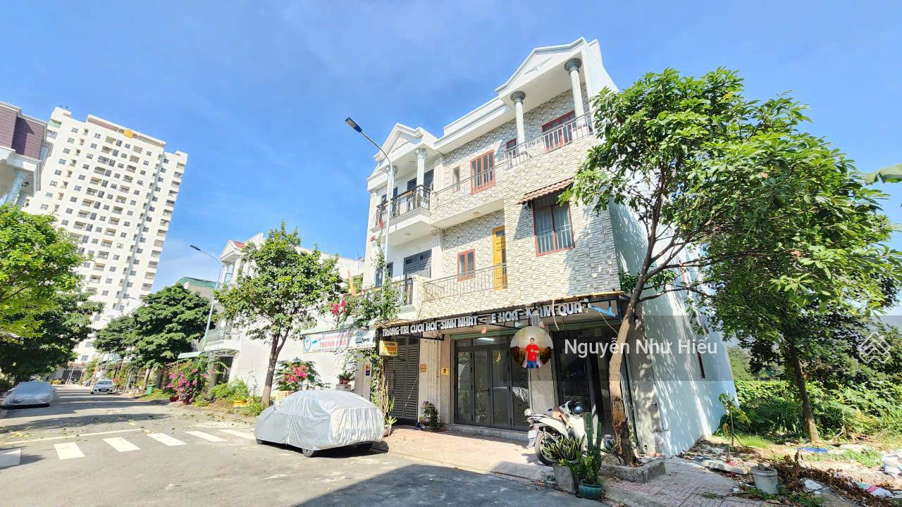 Bán nhà 1 trệt 2 lầu KDC Phúc Đạt gần VinCom550 chỉ 1,5km p.Tân Đông Hiệp Tp.Dĩ An