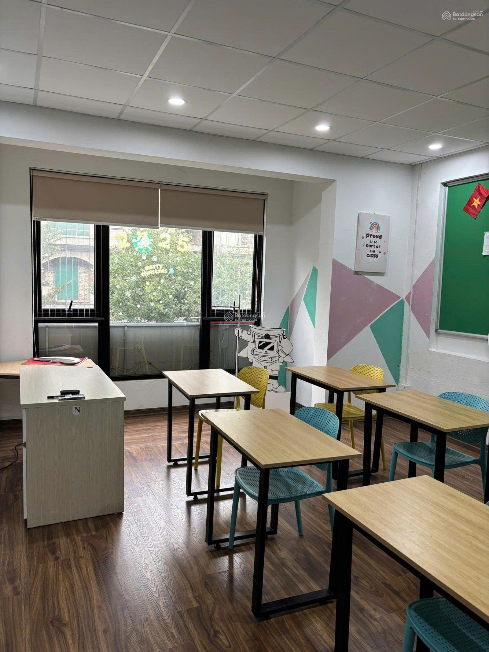 Cho thuê nhà VOV Mễ Trì	DT 90m, 4 tầng, MT 8m, chia 2p/ tầng, thang bộ, có đh. nl. phù hợp VP,