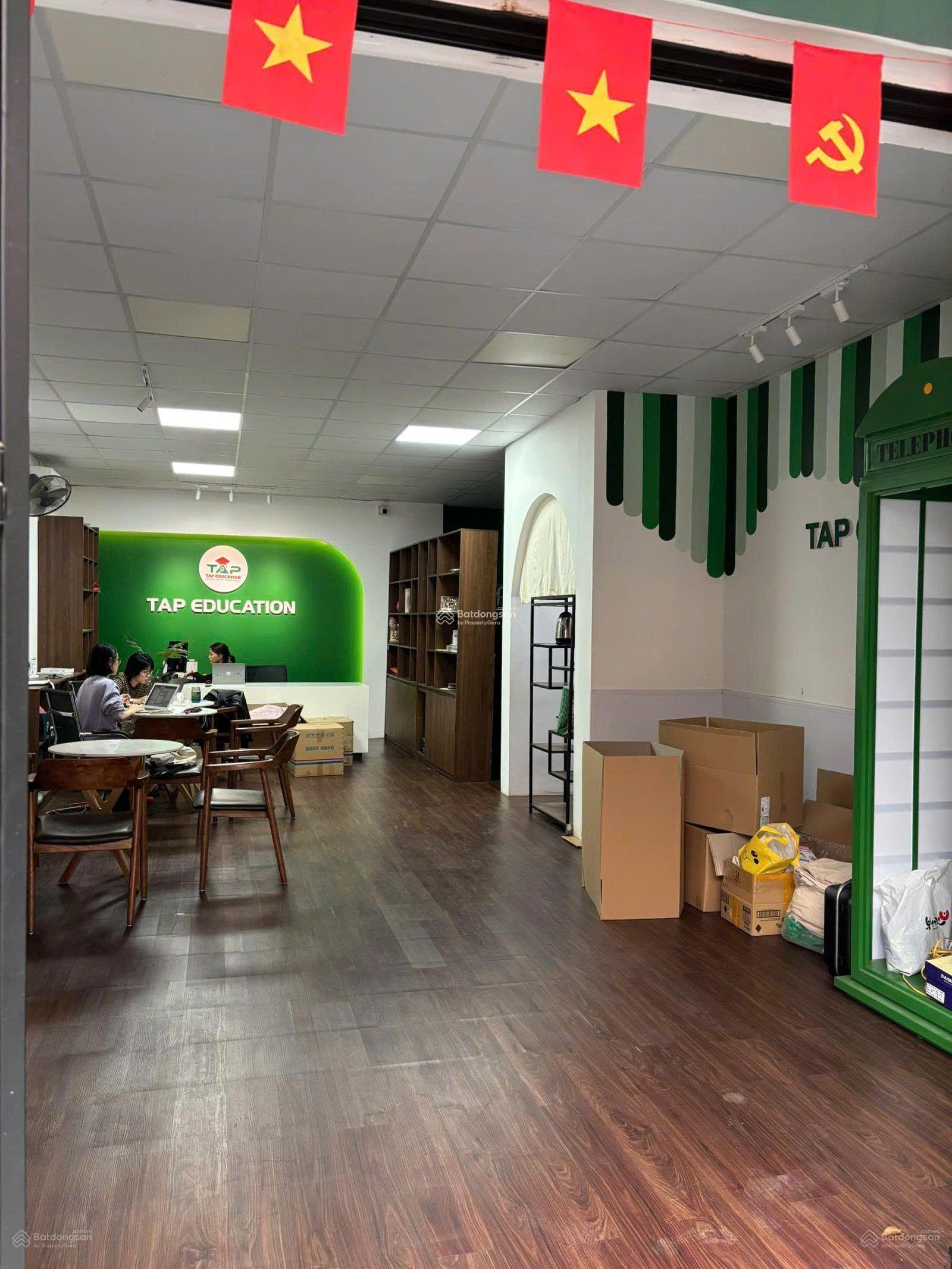 Cho thuê nhà VOV Mễ Trì	DT 90m, 4 tầng, MT 8m, chia 2p/ tầng, thang bộ, có đh. nl. phù hợp VP,