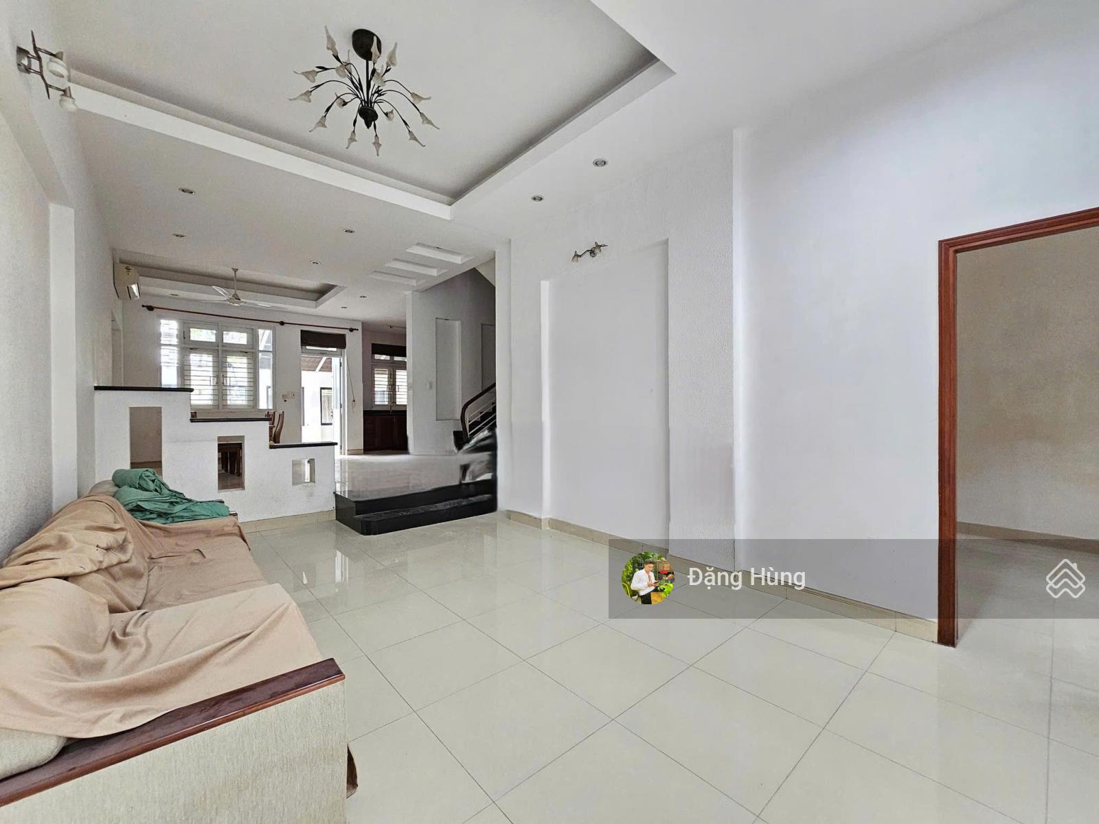 Cho thuê nguyên căn Quốc Hương gần Thảo Điền Pearl - 3 tầng (10x25m). Giá thuê 50tr/th