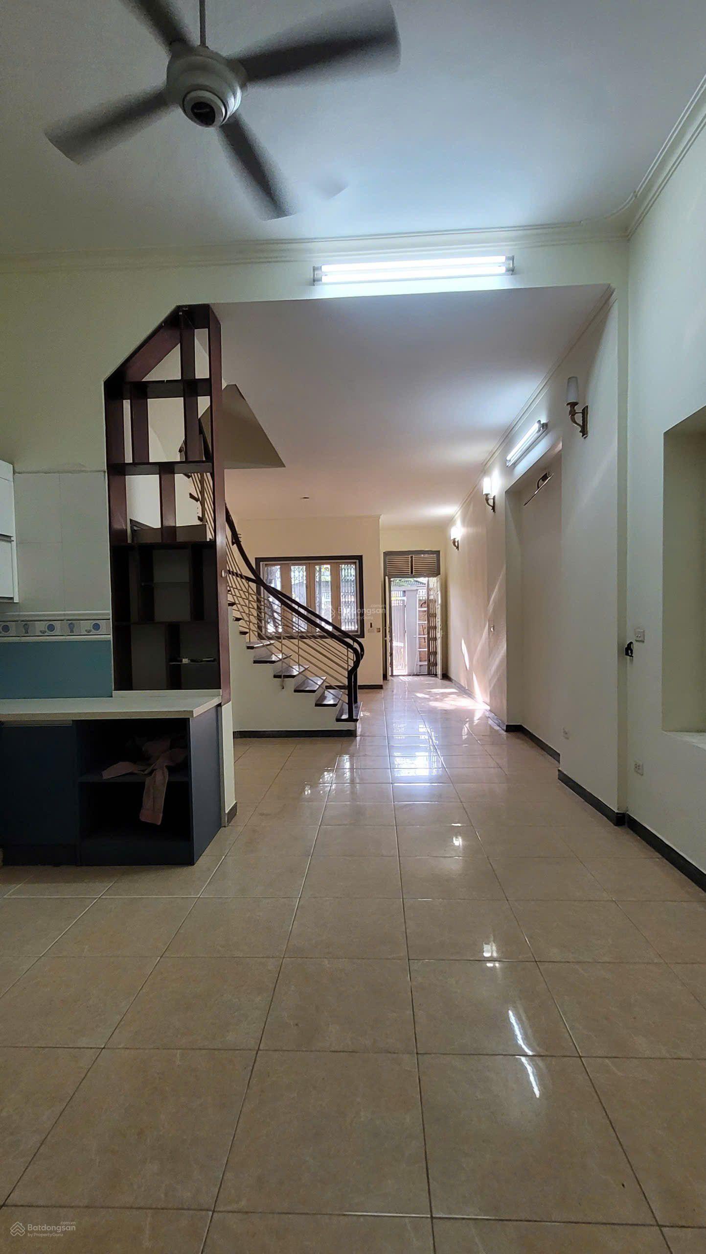 Cho thuê nhà mạc Thái Tổ	DT 50 m, 5,5 Tầng, MT 5m, chia 2P/tầng.nhà mặt phố kinh doanh, buôn bán