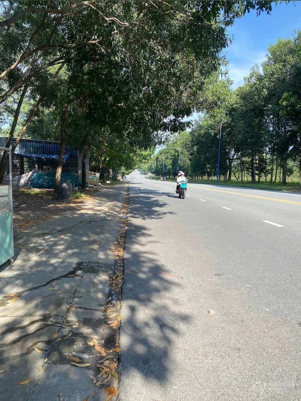 CHỦ NGỘP GỬI BÁN GẤP LÔ ĐẤT NGAY TRỤC ĐƯỜNG NHỰA 32M DT 150M2 FULL THỔ MẶT TIỀN ĐƯỜNG KINH DOANH