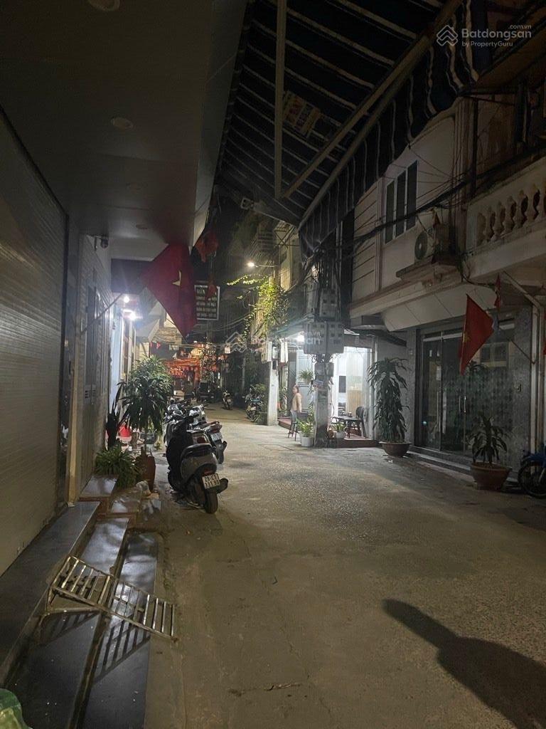 CẦN BÁN GẤP NHÀ PHỐ TÂN ẤP ĐỂ LO CÔNG VIỆC.
Diện tích : 41/45 m2 Thiết kế 5 tầng
Mặt tiền 3.8 mét