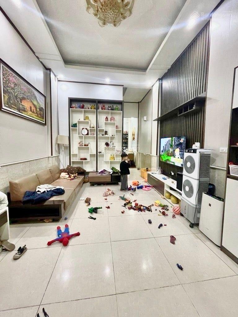 CẦN BÁN GẤP NHÀ PHỐ TÂN ẤP ĐỂ LO CÔNG VIỆC.
Diện tích : 41/45 m2 Thiết kế 5 tầng
Mặt tiền 3.8 mét