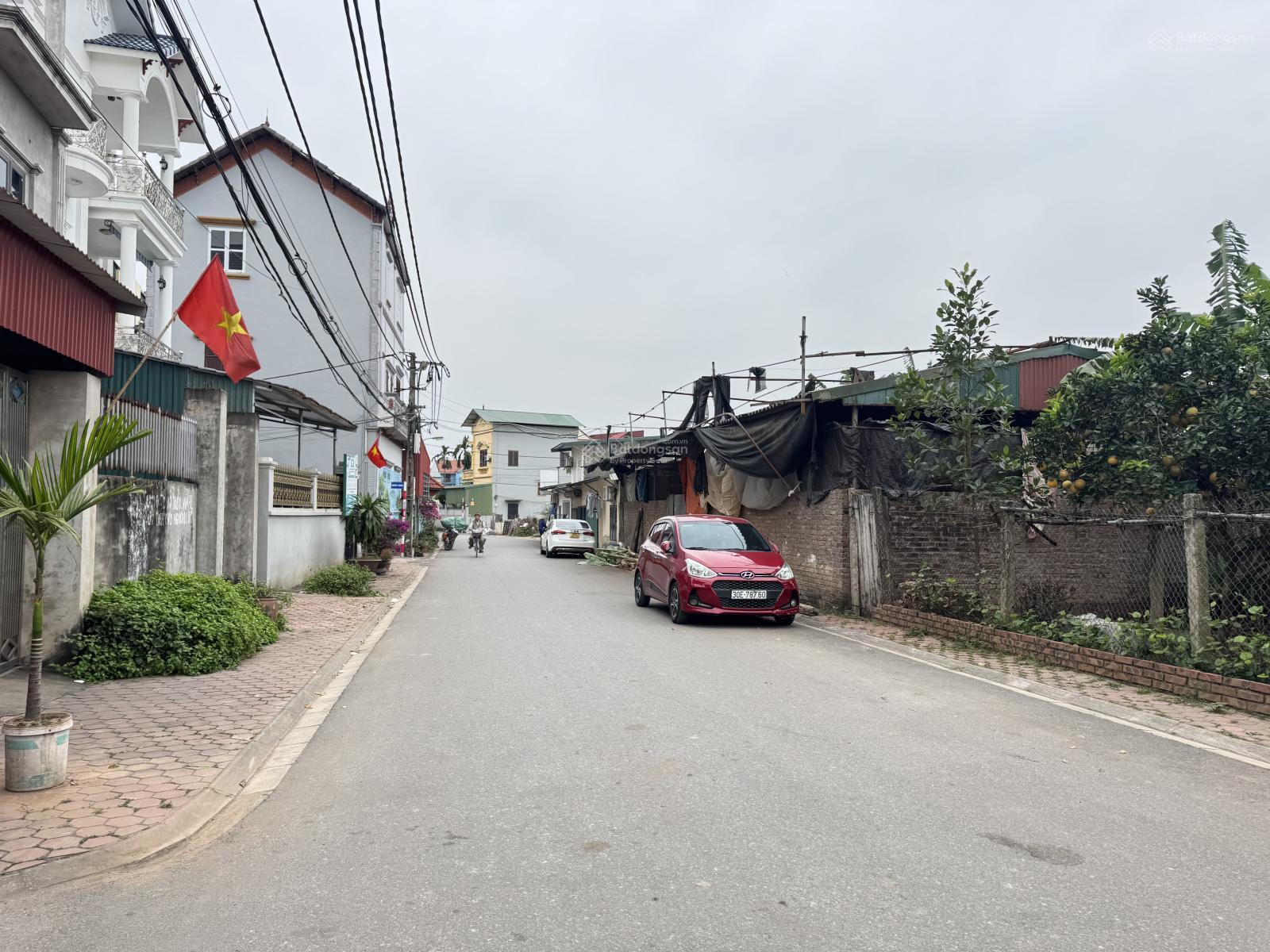 Cần tiền nhờ bán gấp mảnh đất tặng mặt bằng cho thuê tại trục chính thôn Tô Khê, Phú Thị, Gia Lâm