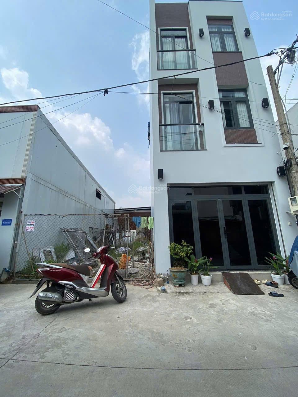 5,8 tỷ HIỆP BÌNH PHƯỚC ĐỐI DIỆN VẠN PHÚC QL13 ~90m 60m² (4.25  14) Đường ô tô 6m hướng đông nam