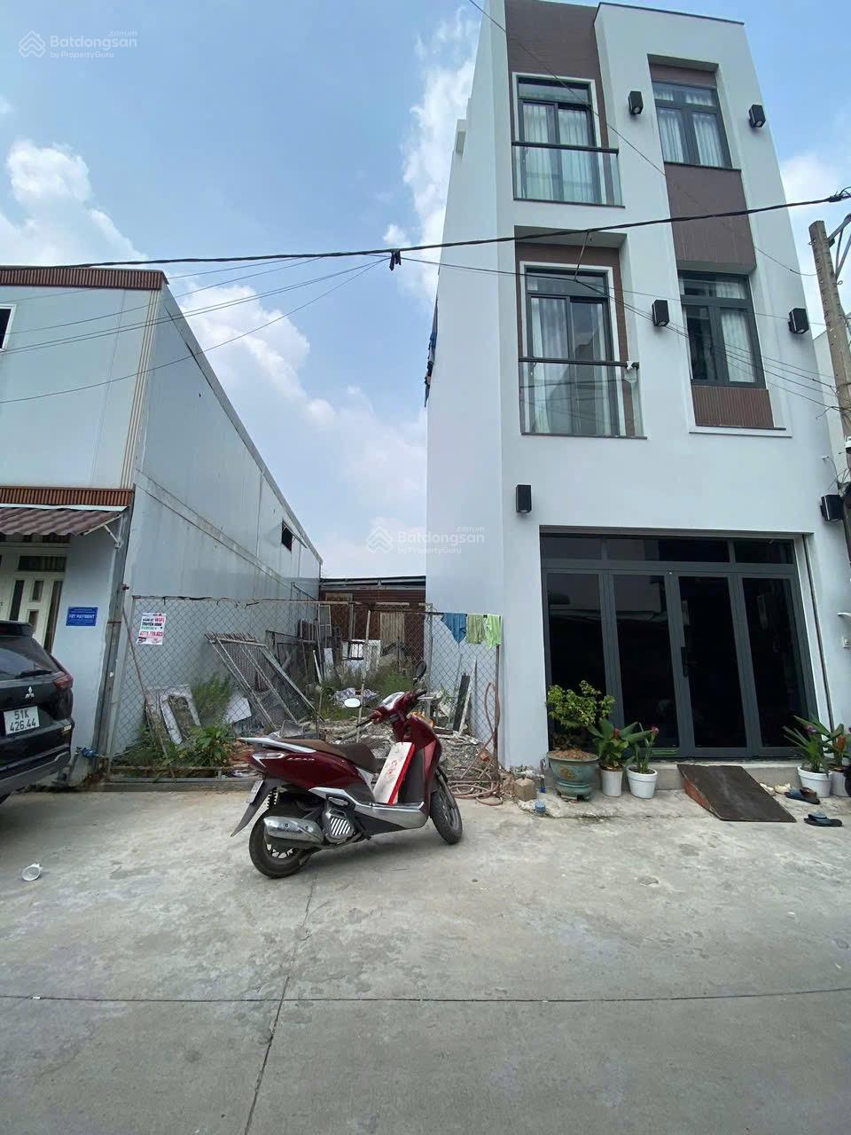 5,8 tỷ HIỆP BÌNH PHƯỚC ĐỐI DIỆN VẠN PHÚC QL13 ~90m 60m² (4.25  14) Đường ô tô 6m hướng đông nam