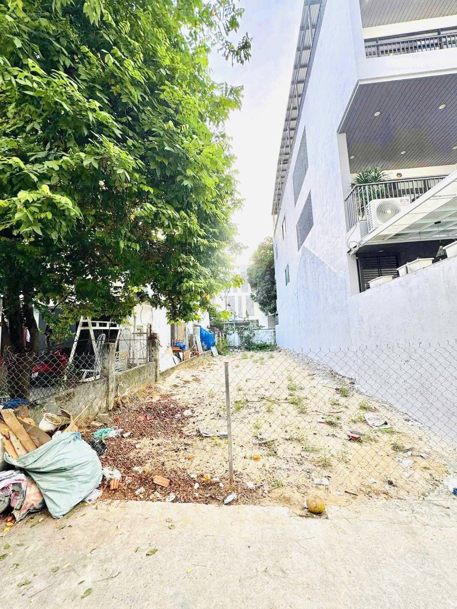 Kiệt thẳng rộng 3m đến 4m. Nguyễn Văn Linh. Cách Đường chính hơn 100m. S= 160m2 Ngang gần 6m.7.9tỷ