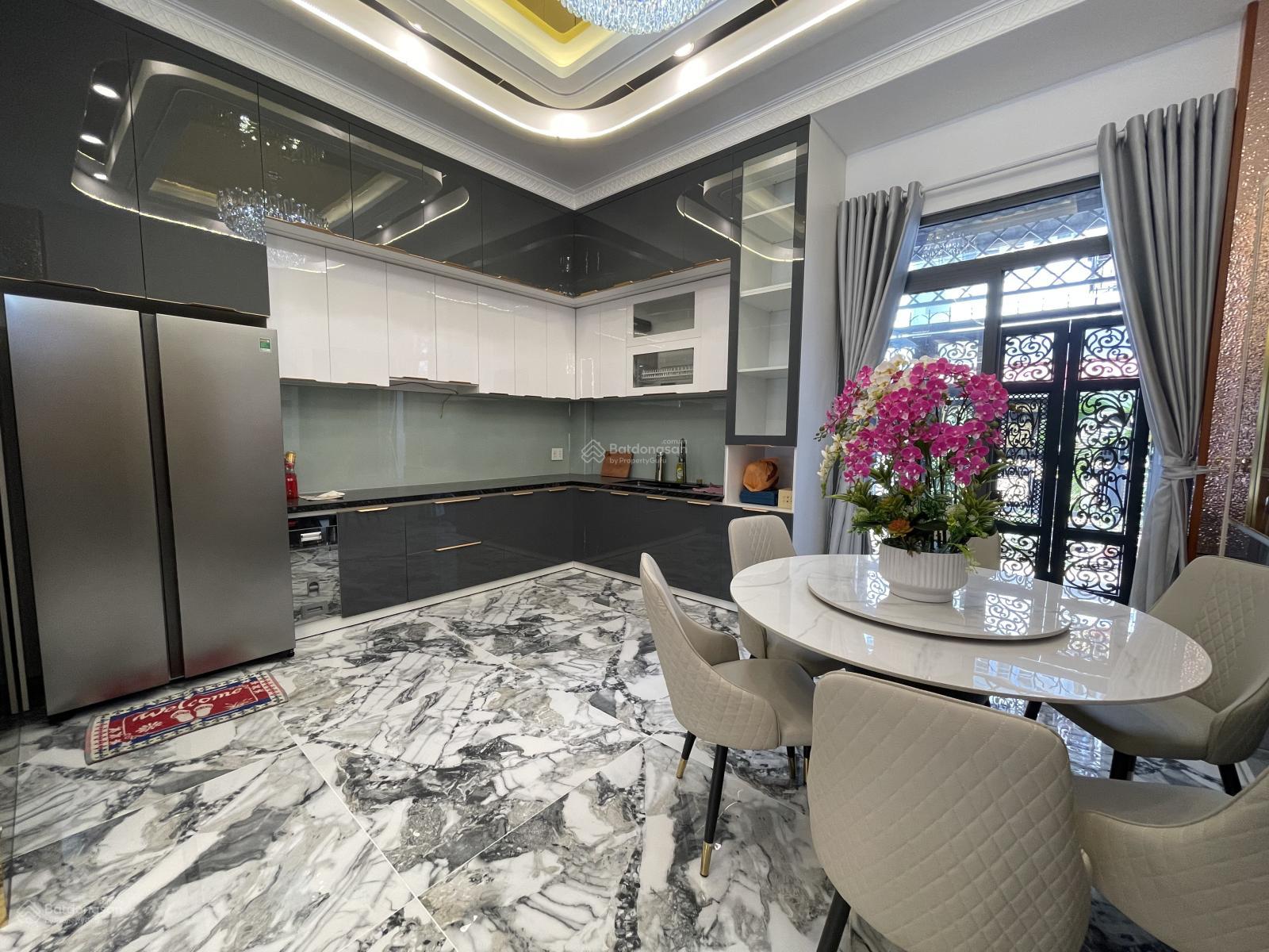 Bán gấp nhà phố hiện đại XD 5 tầng có thang máy full nội thất giáp Q7 DT 92m2 SHR giá nhỉnh 13tỷ Bán gấp nhà phố hiện đại XD 5 tầng có thang máy full nội thất giáp Q7 DT 92m2 SHR giá nhỉnh 13tỷ