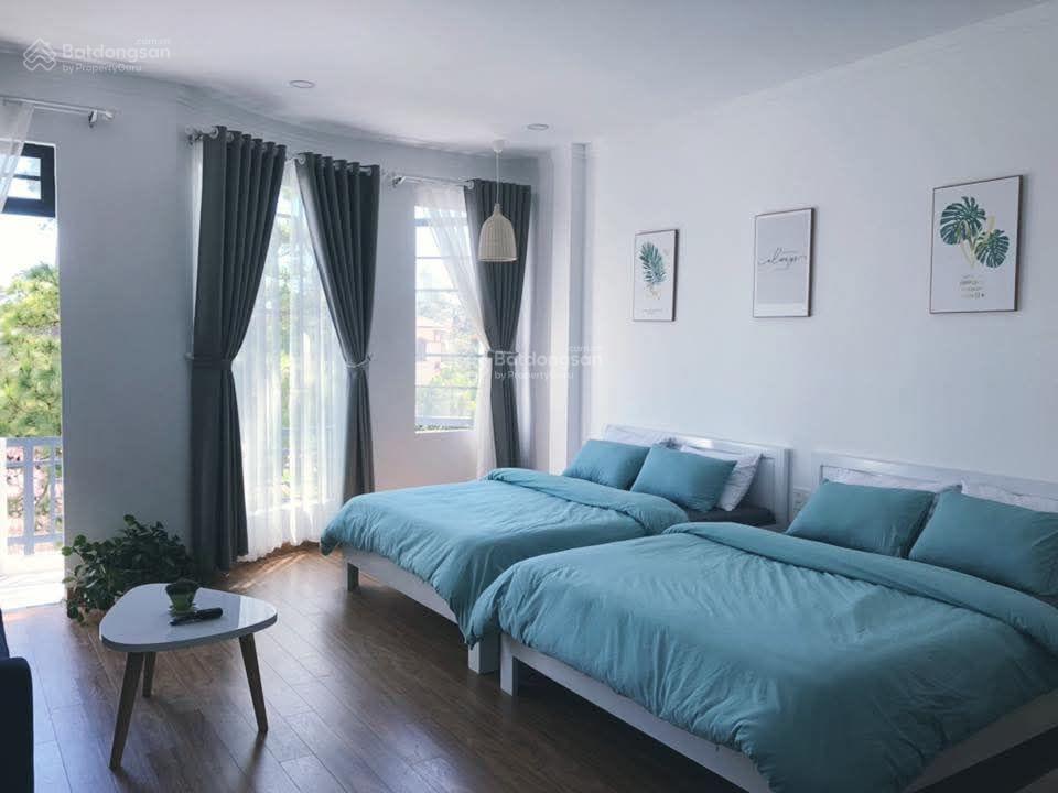 Bán nhà phường 4 đà lạt thích hợp để kinh doanh khách sạn . Homestay và ở đường xe hơi đậu trước nh