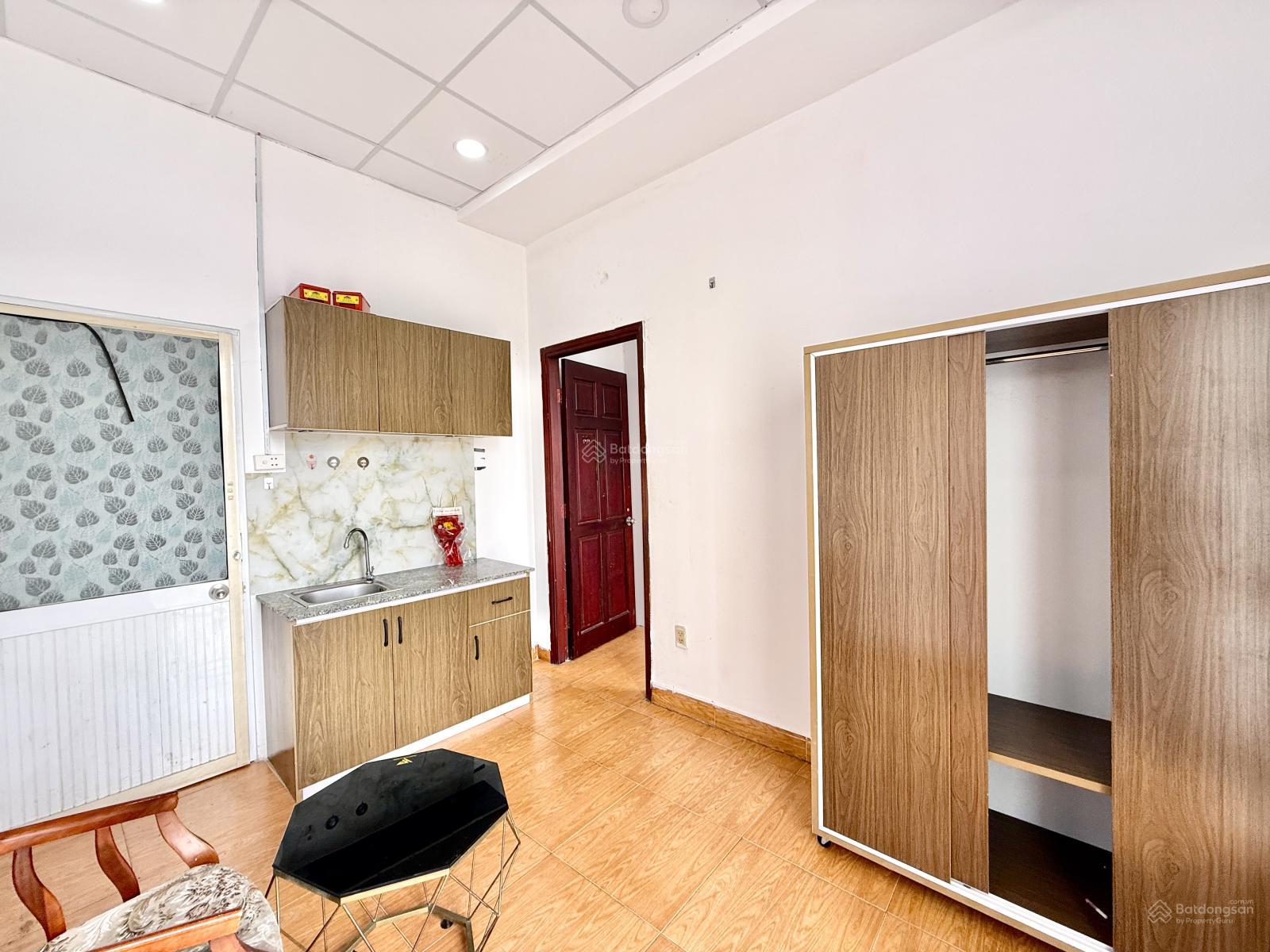 Cho Thuê Căn Hộ 1 Phòng Ngủ Tách Bếp Bancol, Rộng 35m2, Đối Diện Công Viên Lê Thị Riêng Q10