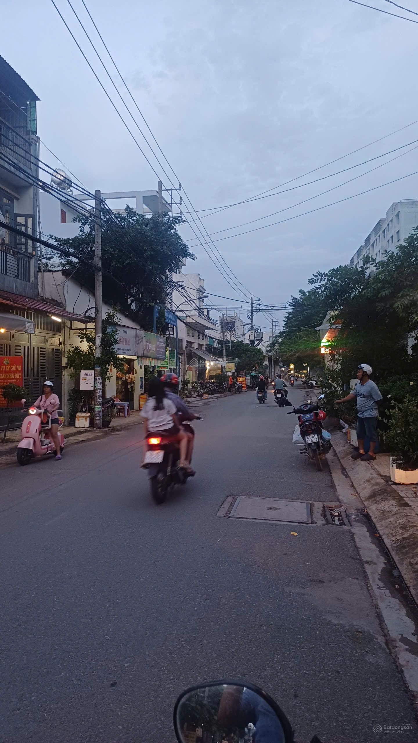 MTKD Đường số 12 P.BHH Q.Bình Tân.DT:4x14m , trệt + lầu.Đường nhựa 10m