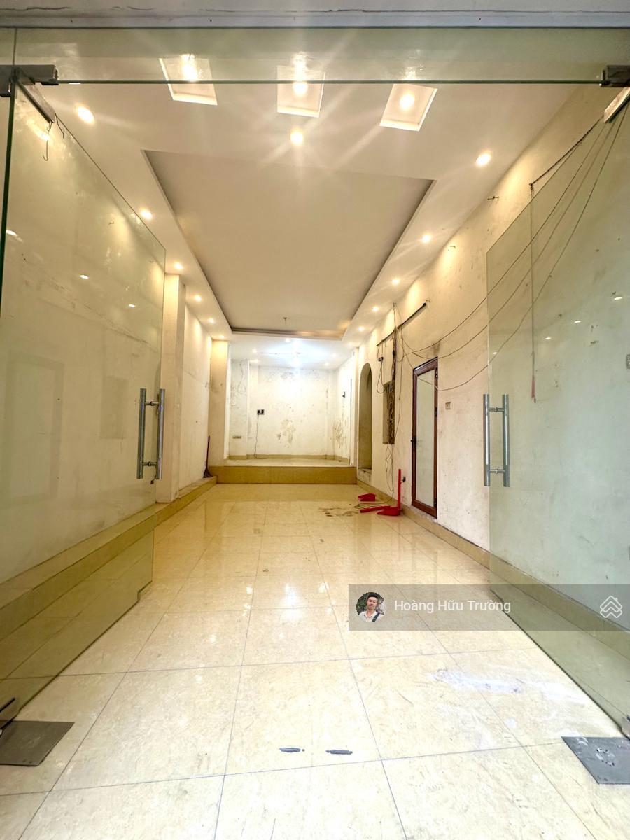 Mặt phố chẵn Đê La Thành To DT 52m2 4 tầng - Kinh Doanh - Vỉa hè rộng!!! Mặt phố chẵn Đê La Thành To DT 52m2 4 tầng - Kinh Doanh - Vỉa hè rộng!!!