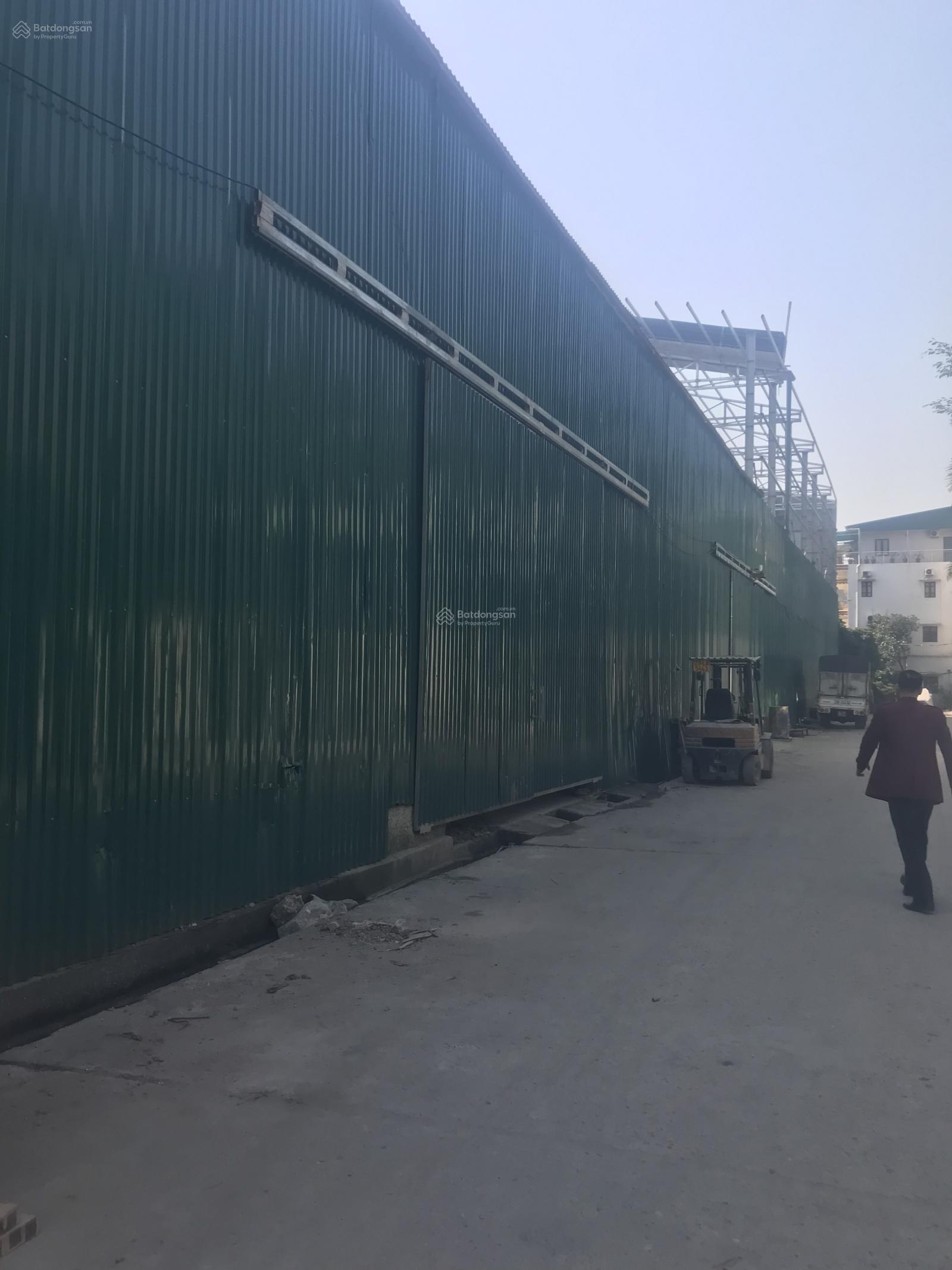 Cho thuê kho tại Phường Đức Giang Long Biên HN. 1000m2 giá 80/m2/Tháng. Kho cao 11m khung zamy