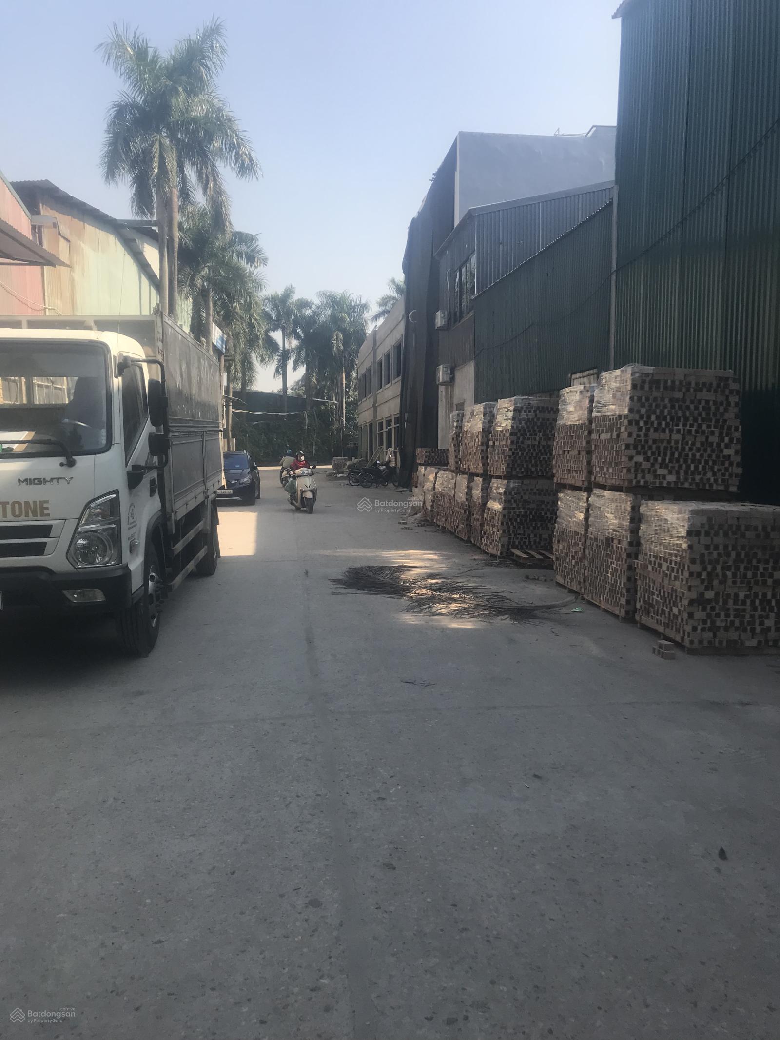 Cho thuê kho tại Phường Đức Giang Long Biên HN. 1000m2 giá 80/m2/Tháng. Kho cao 11m khung zamy