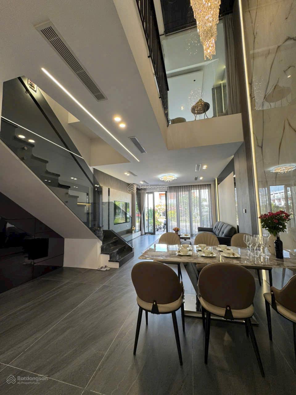 NHÀ ĐẸP ĐƯỜNG SỐ 60 KĐT KVG THE CAPELLA ĐỐI DIỆN CÔNG VIÊN BỒN HOA CHỈ 10,9 TỶ, NÔỊ THẤT CAO CẤP