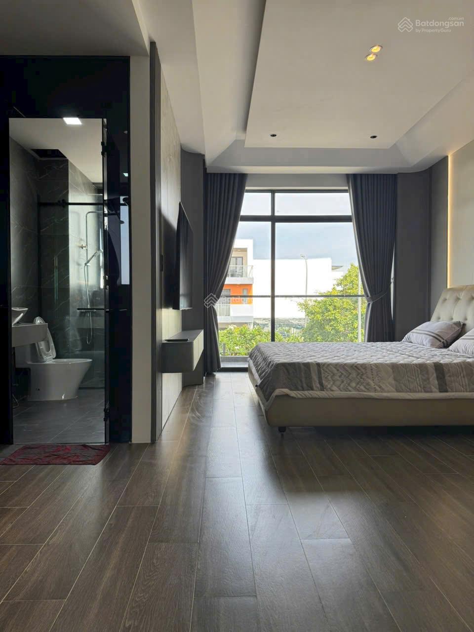 NHÀ ĐẸP ĐƯỜNG SỐ 60 KĐT KVG THE CAPELLA ĐỐI DIỆN CÔNG VIÊN BỒN HOA CHỈ 10,9 TỶ, NÔỊ THẤT CAO CẤP