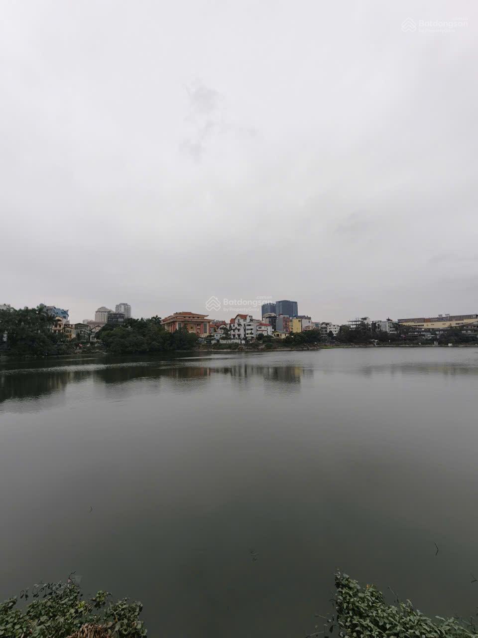 Cực hiếm, chủ cần tiền bán gấp mảnh đất đẹp sát hồ Quảng Bá, 50m mt9 giá chỉ 11,5 tỷ.